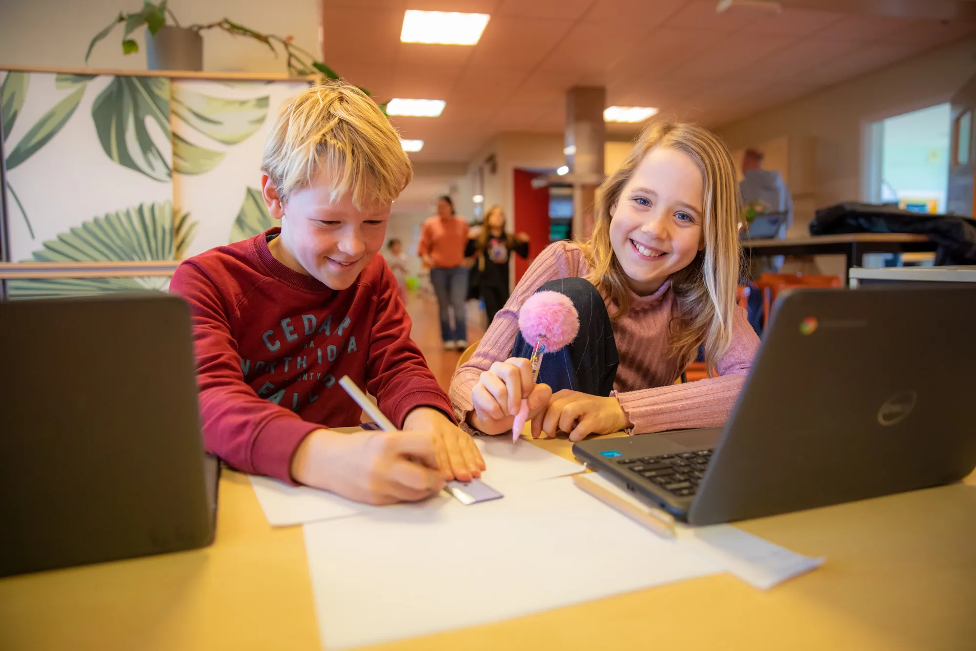 Kinderen samen aan het werk