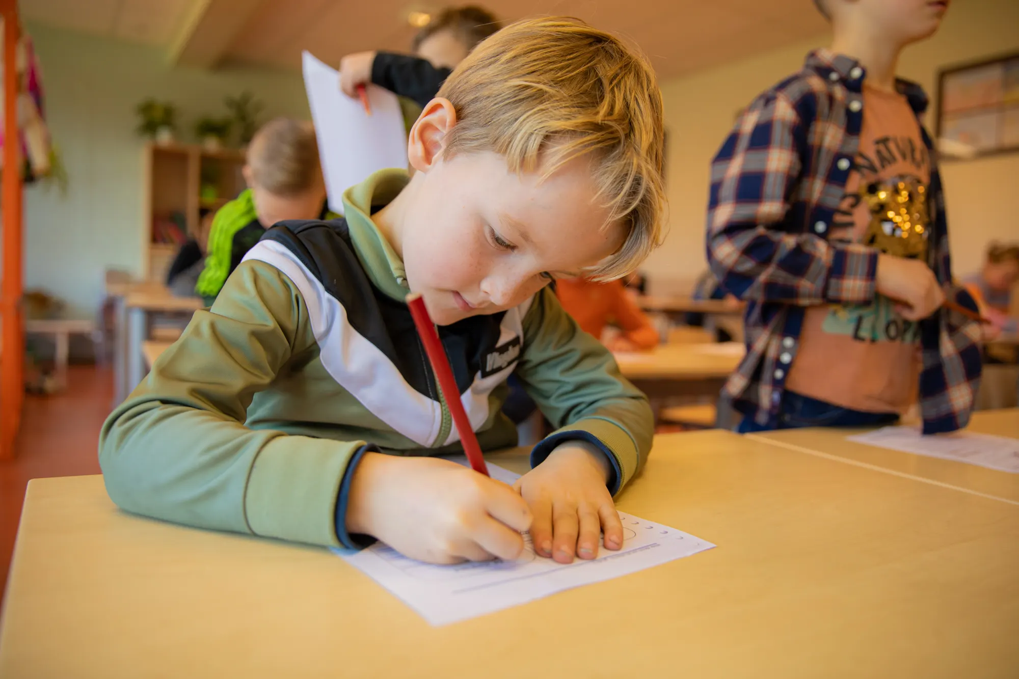 Leerling zelfstandig aan het werk op leerplein